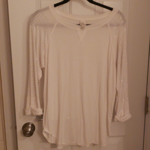 cover stitched Tops - ❤COVER STITCHED top w/ silver studs/rhinestones